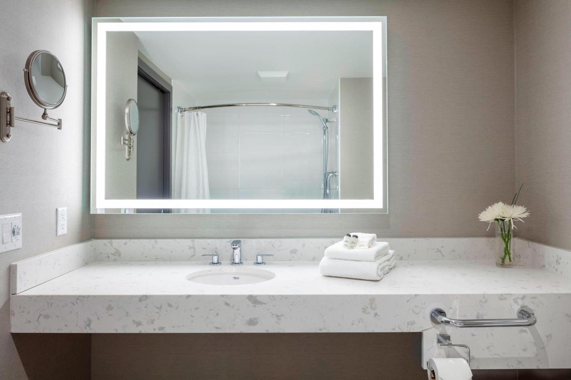 Sheraton Vancouver Guildford Hotel Суррей Екстер'єр фото